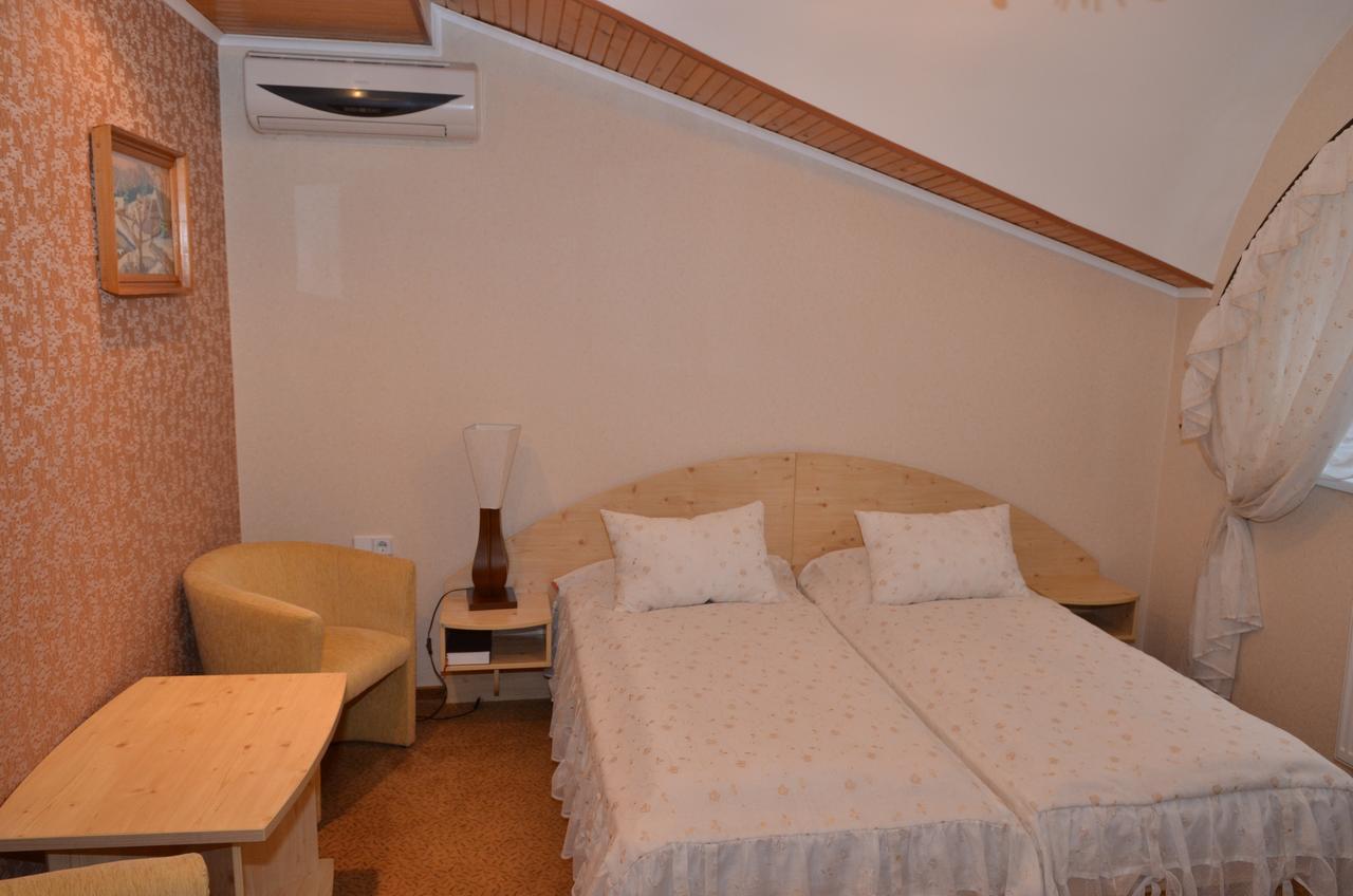 Hotel Serpanok Tyachiv Habitación foto